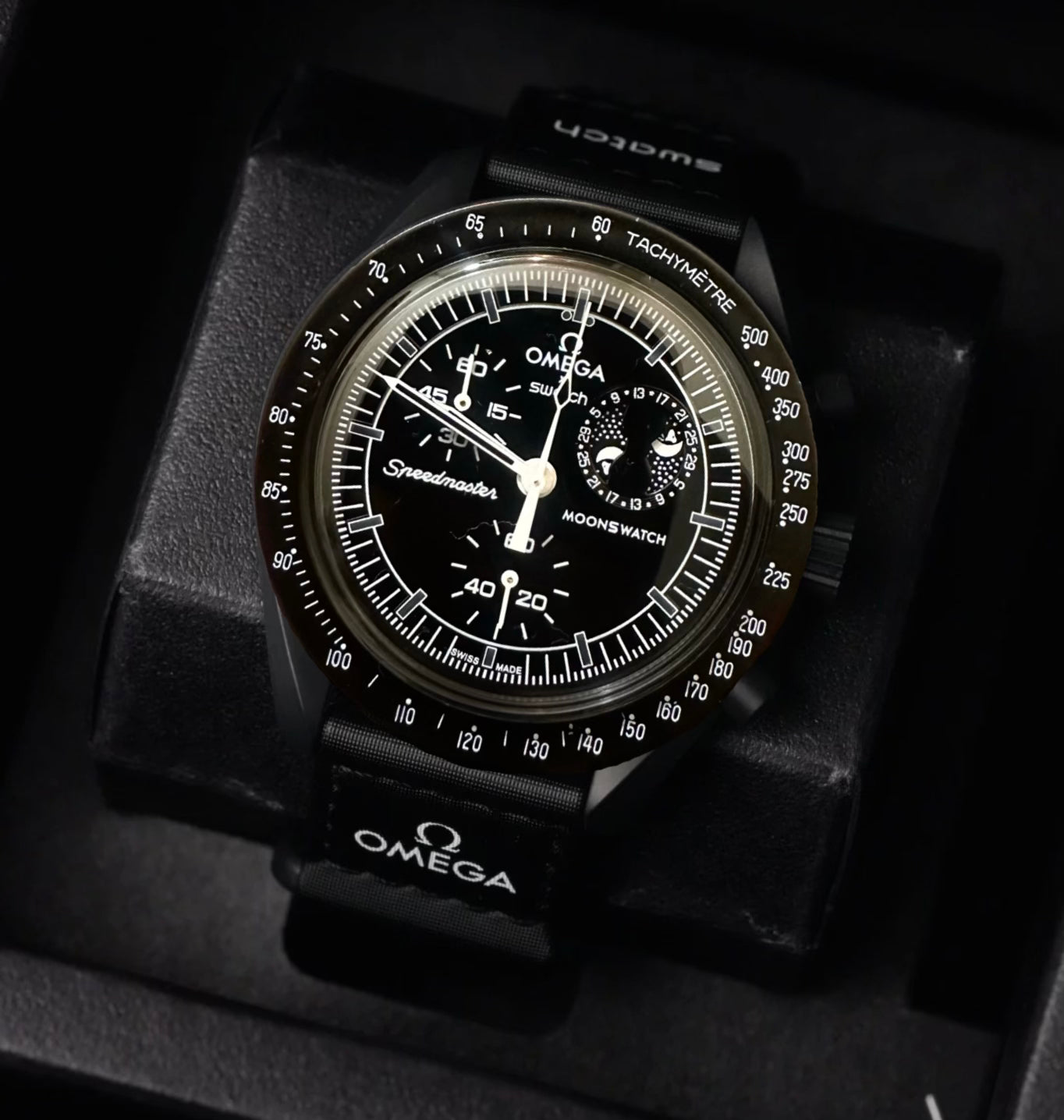 Omega Moonswatch Mission to the Moonphase, Snoopy Omega x Swatch Black