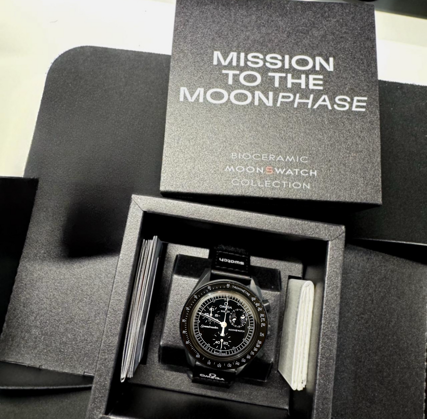Omega Moonswatch Mission to the Moonphase, Snoopy Omega x Swatch Black